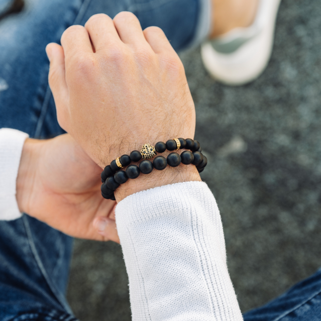 Armband aus SCHWARZEM ONYX mit goldenem LEOPARDEN-Kopf