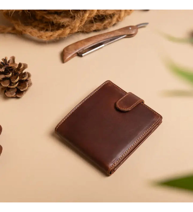 Woodbridge Herren-Bifold-Geldbörse aus dunkelbraunem Leder mit Münzfach