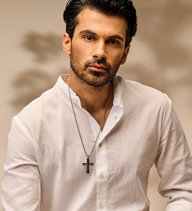 Halskette mit Kreuzanhänger