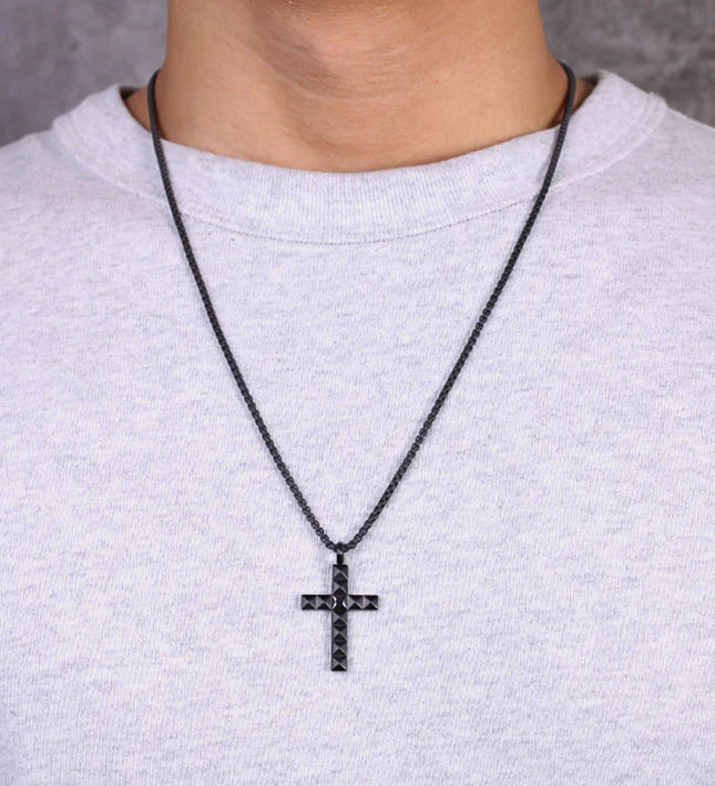 Edelstahl Halskette mit Pyramidenkreuz Anhänger in schwarz