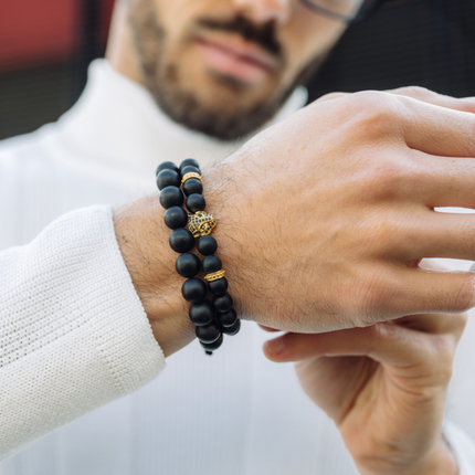 Armband aus SCHWARZEM ONYX mit goldenem LEOPARDEN-Kopf
