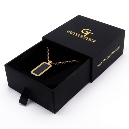 Goldene Halskette mit rechteckigem Onyx-Anhänger