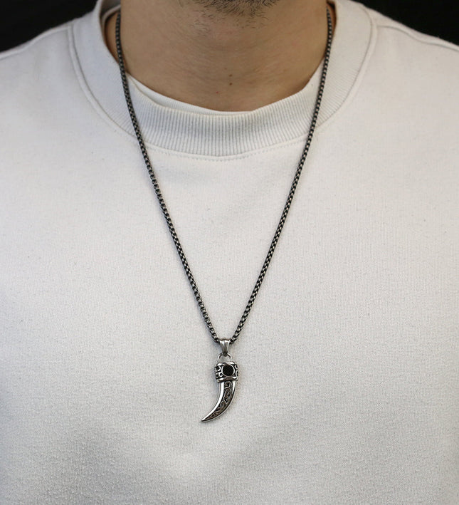 Halskette mit Zahnanhänger