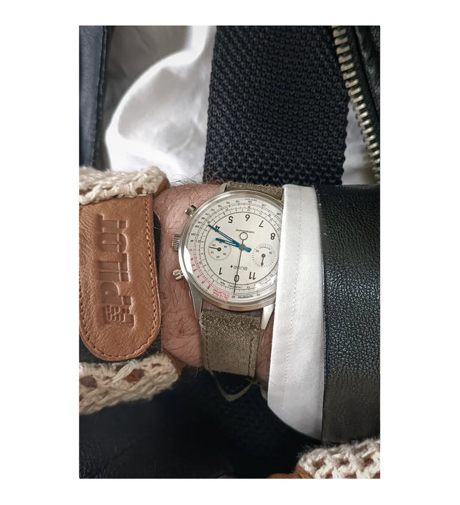 Multiscale in Weiß mit schwarzen Markern